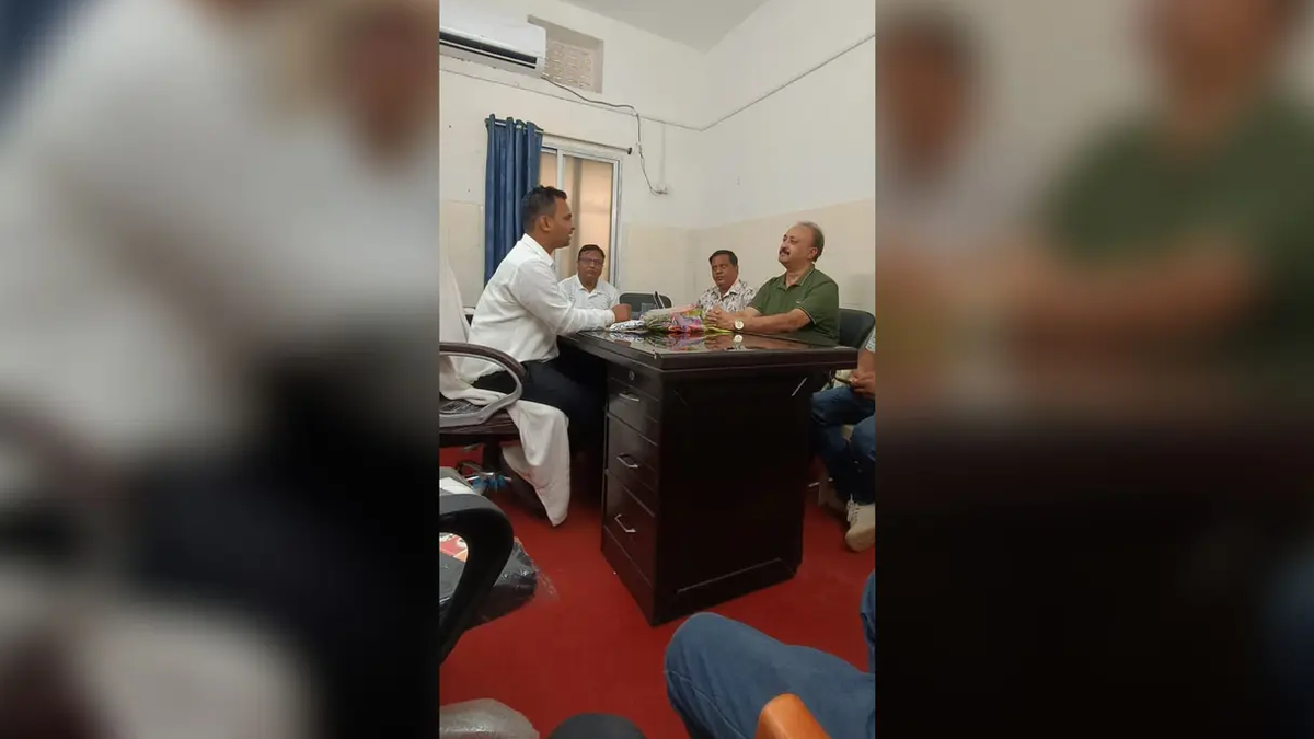सिमडेगा में खाद्य सुरक्षा संबंधी निर्देश पर अधिकारियों और व्यापारिक संगठनों की बैठक