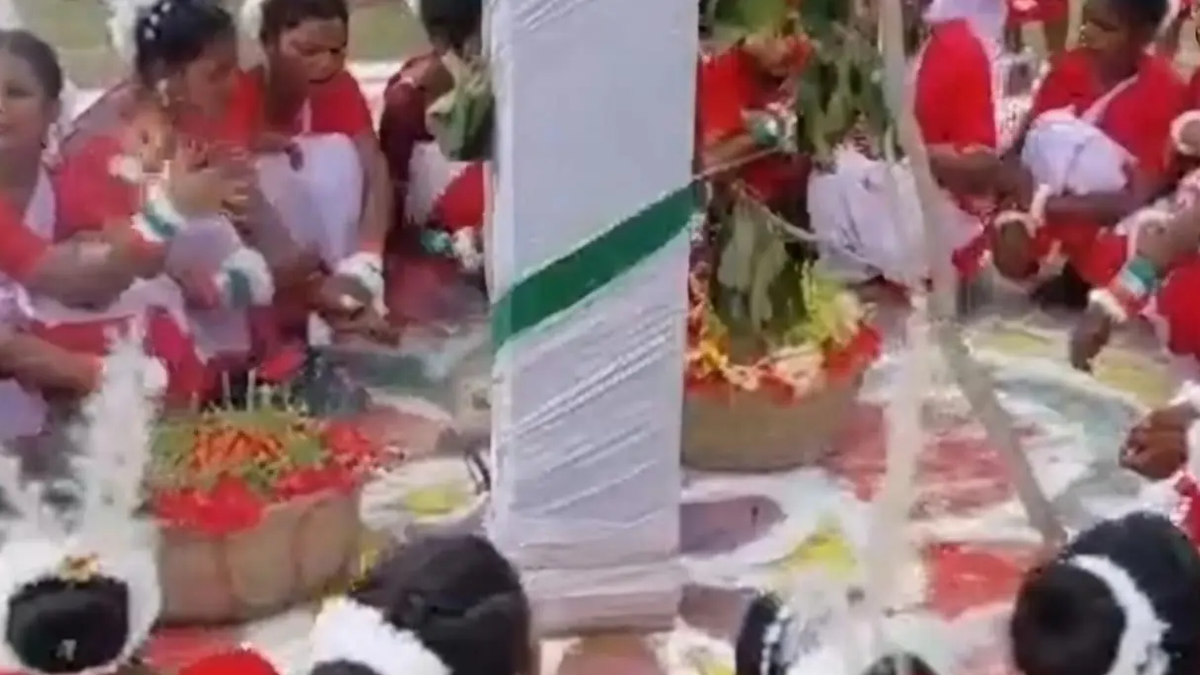 बिरनी के कपिलो में आयोजित करमा पूजा महोत्सव का सांस्कृतिक कार्यक्रम
