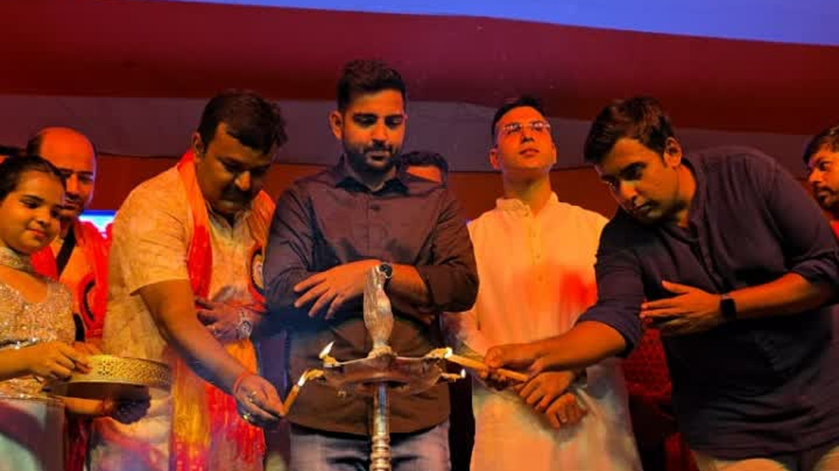 पलामू पुलिस लाइन में जन्माष्टमी के अवसर पर आयोजित डांडिया और दही हांडी कार्यक्रम