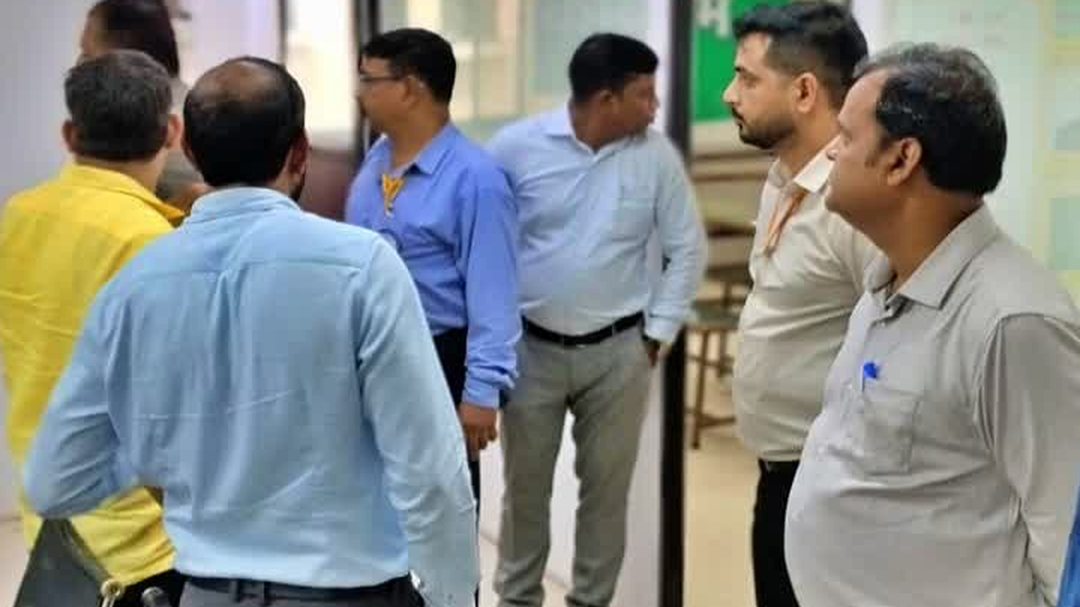 रांची के हरिओम टावर में कोचिंग संस्थानों के खिलाफ नगर निगम की सीलिंग कार्रवाई