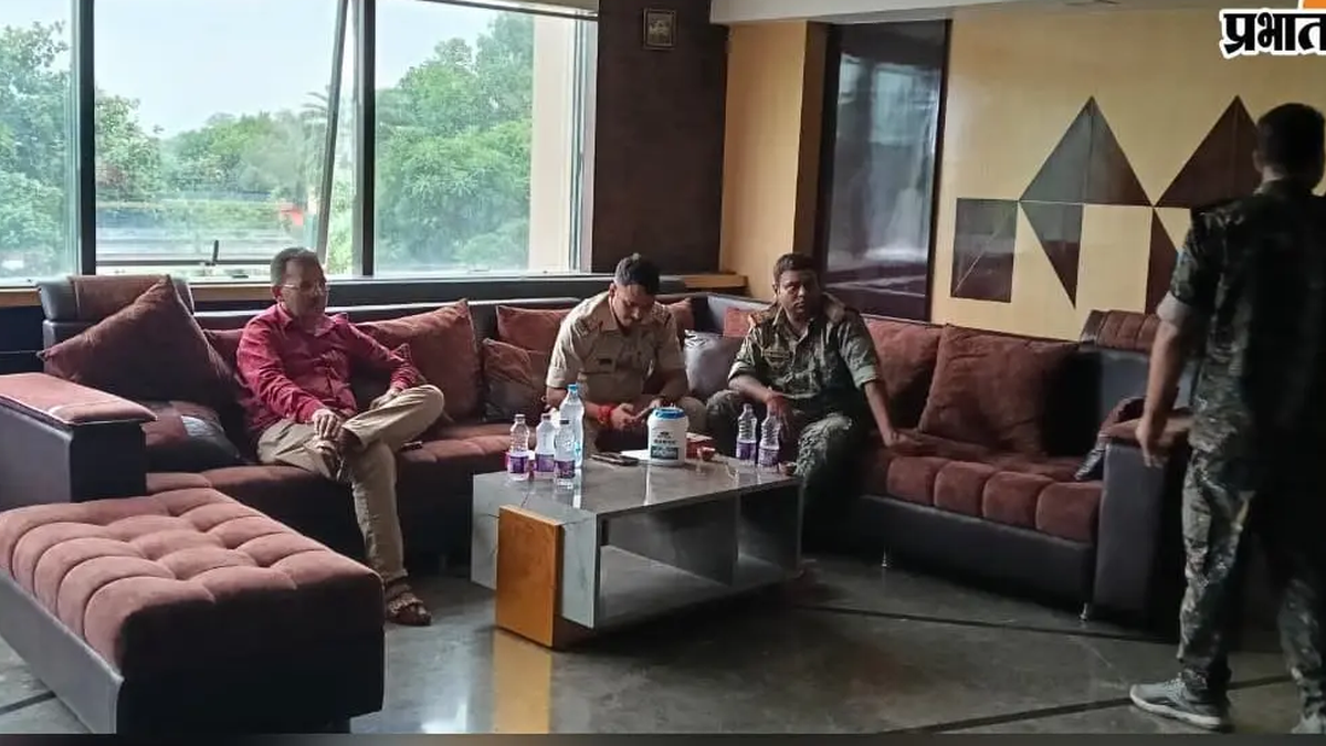 गोड्डा के रौतारा में होटल और व्यावसायिक परिसरों पर सीलिंग की कार्रवाई