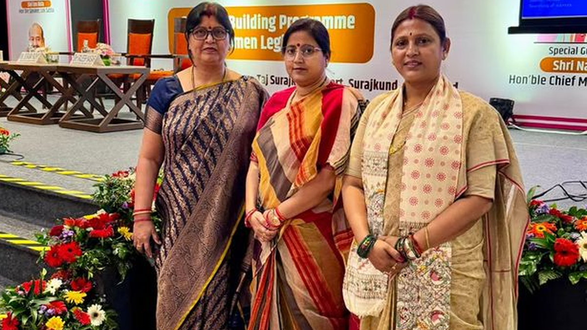 राष्ट्रीय महिला आयोग की क्षमता निर्माण कार्यशाला में शामिल महिला जनप्रतिनिधि
