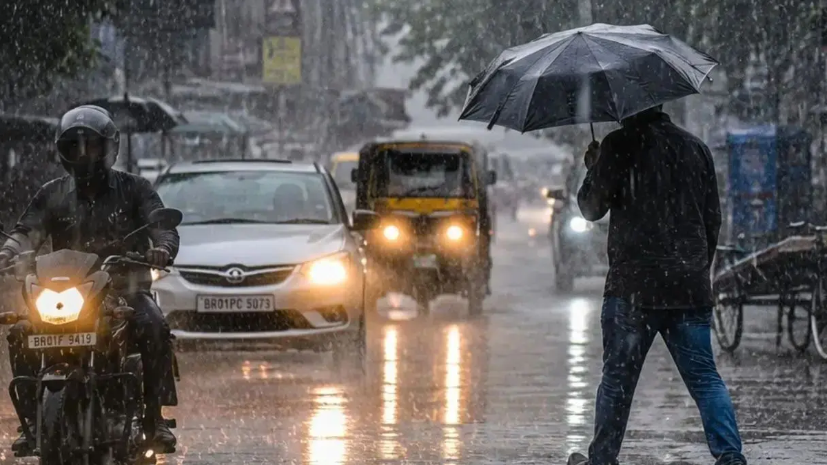 झारखंड में बारिश के बीच बादलों से घिरा मौसम
