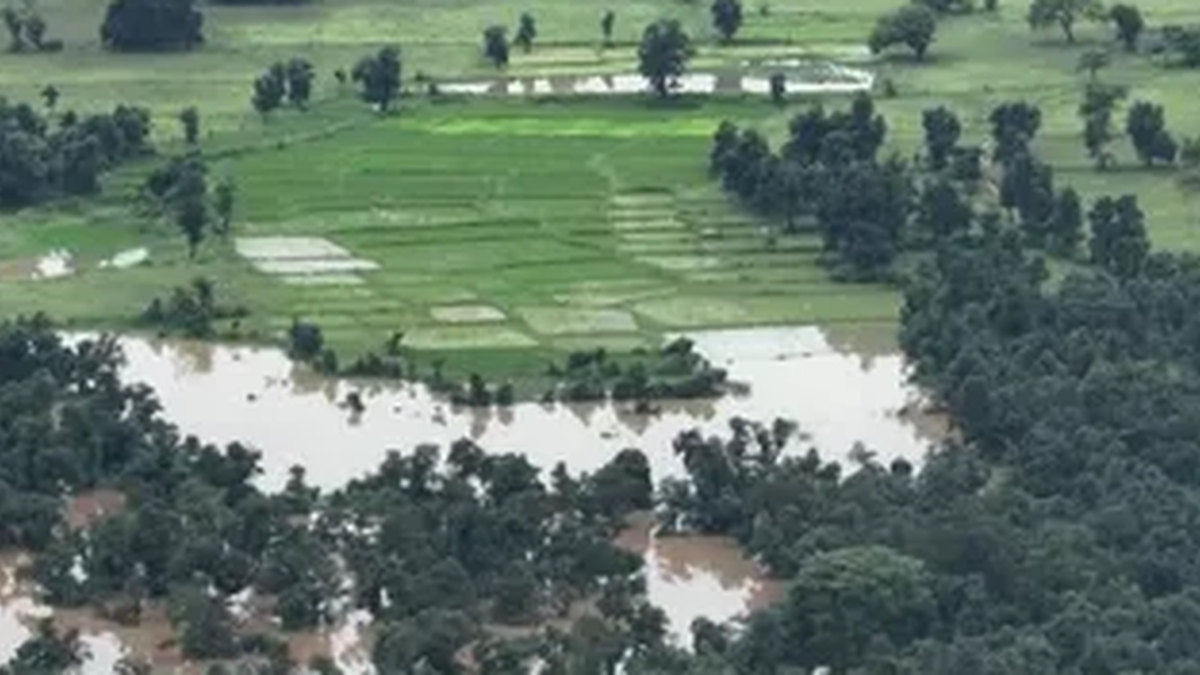 लातेहार के मंडल डैम क्षेत्र में उफनती उत्तरी कोयल नदी और आसपास का डूब क्षेत्र