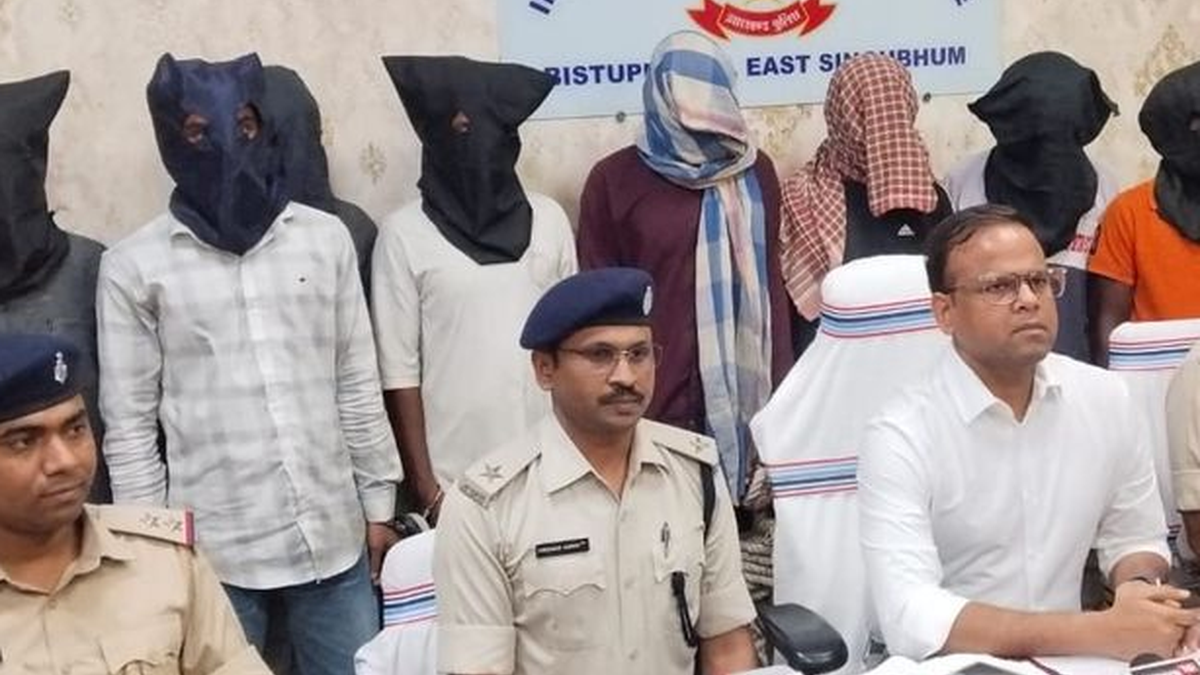 जमशेदपुर पुलिस की कार्रवाई में बरामद किए गए कथित चोरी के दोपहिया वाहन