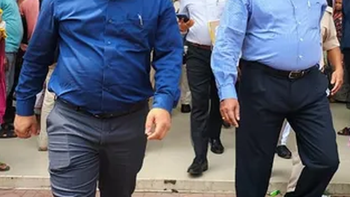 बरहड़वा प्रखंड कार्यालय में एसआईआर कार्य का जायजा लेते मुख्य निर्वाचन पदाधिकारी के. रविकुमार