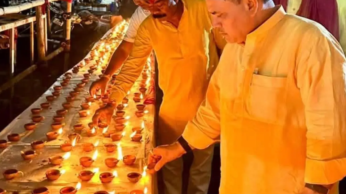 रांची के अल्बर्ट एक्का चौक पर प्रधानमंत्री मोदी के जन्मदिन पर आयोजित दीपोत्सव