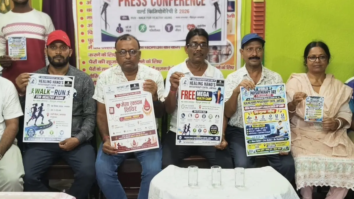 जामताड़ा में वॉक एंड रन और स्वास्थ्य शिविर की जानकारी देते आयोजक
