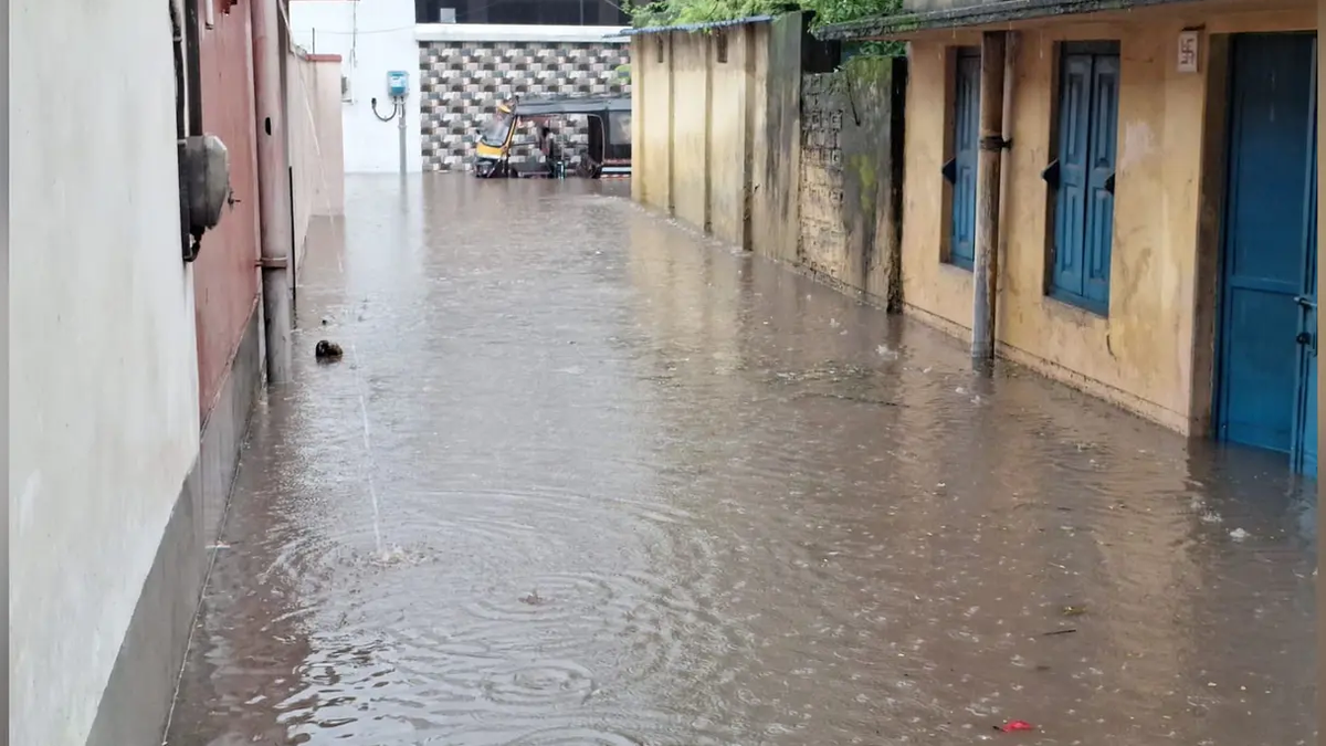 जमशेदपुर में भारी बारिश के बाद जलजमाव और यातायात जाम
