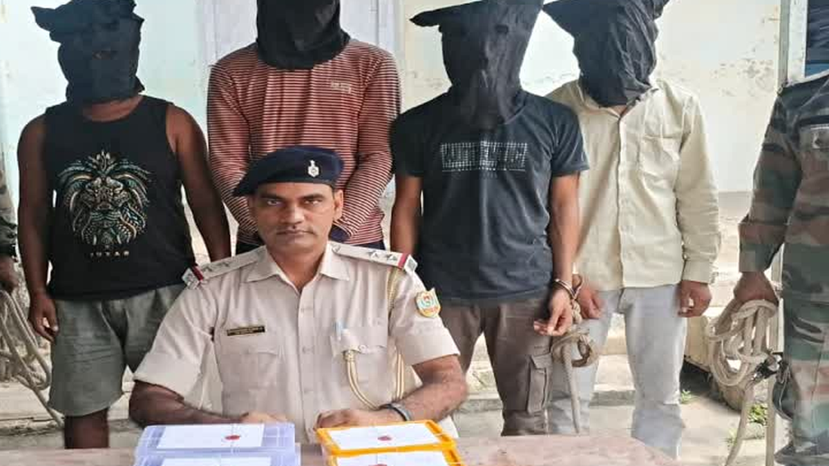 देवघर के करौं क्षेत्र में साइबर अपराध के आरोप में चार युवकों की गिरफ्तारी