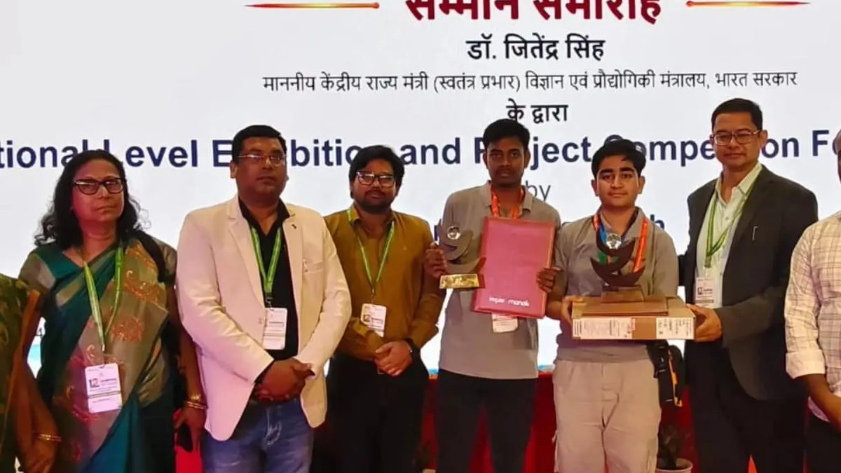 इंस्पायर अवॉर्ड में सम्मानित झारखंड के छात्र पूरव जैन और दीपक कुमार