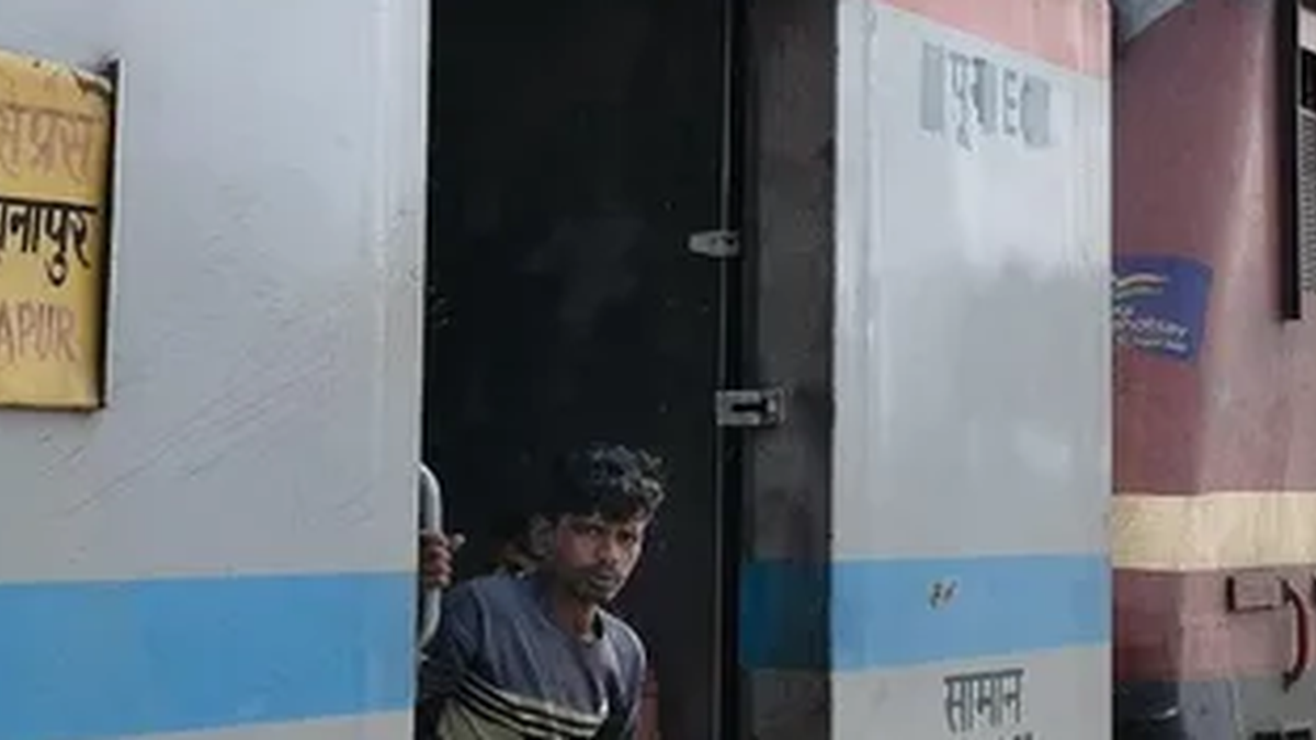 कोडरमा-दानापुर इंटरसिटी को धनबाद तक बढ़ाने के प्रस्ताव से संबंधित ट्रेन