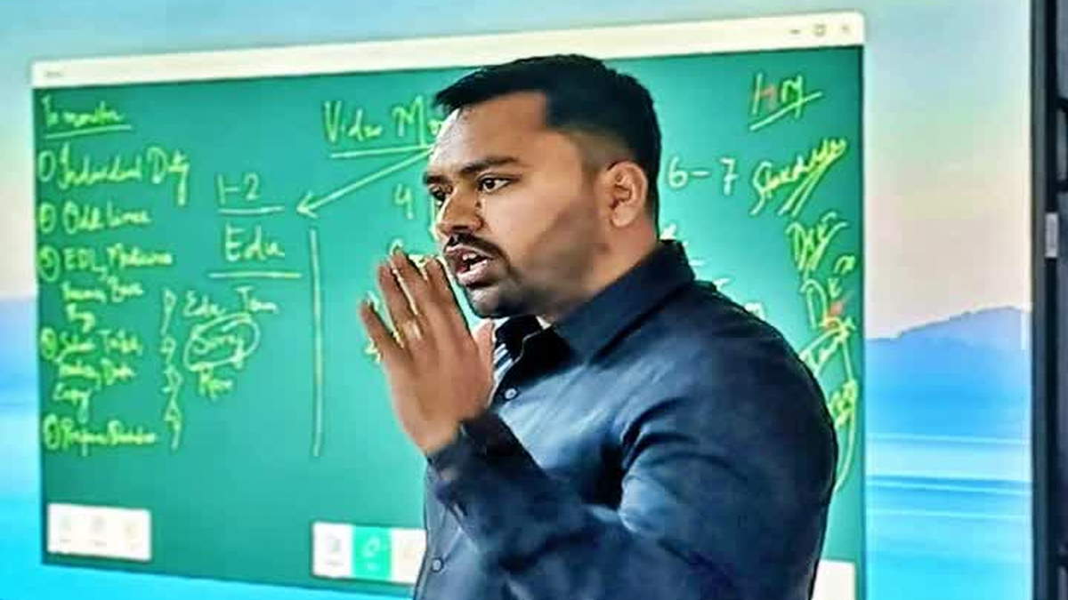 धनबाद में डीएमएफटी योजनाओं और सरकारी संस्थानों के निरीक्षण का सांकेतिक दृश्य