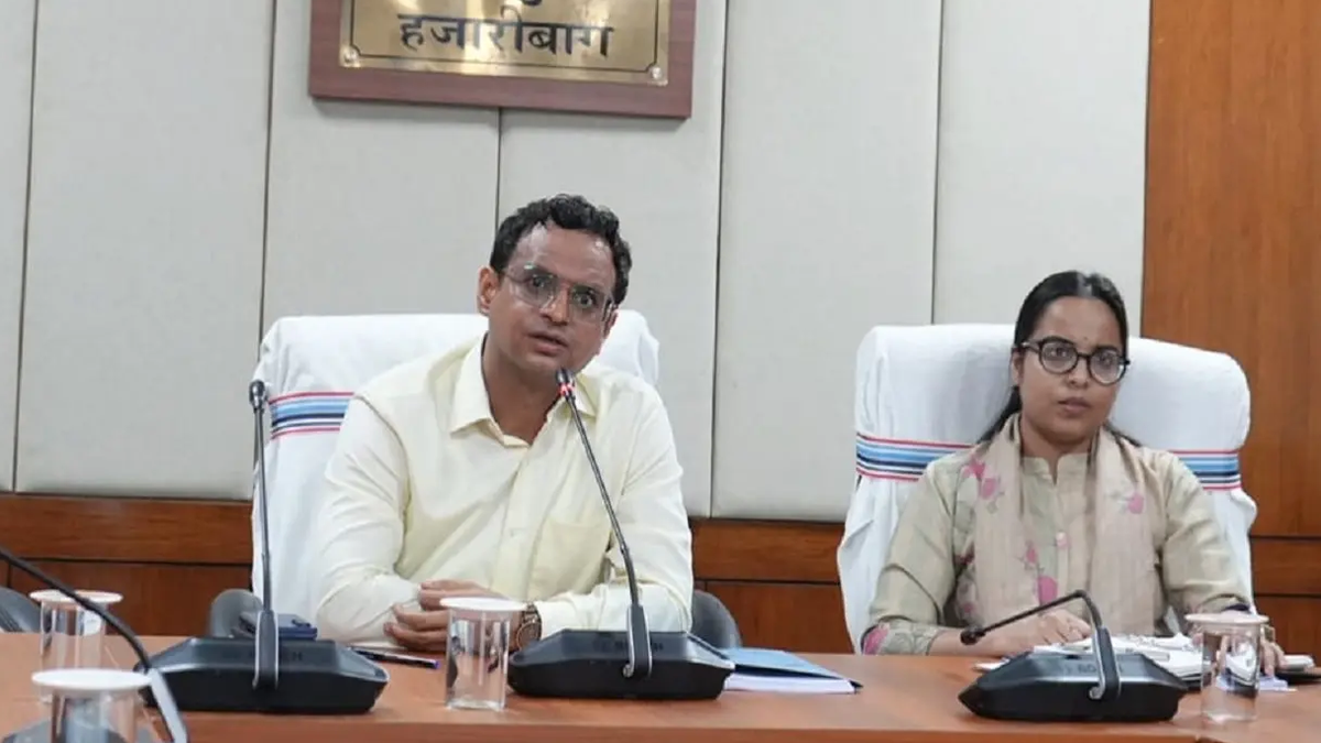हजारीबाग में जिला परिषद की योजनाओं और परिसंपत्तियों की समीक्षा बैठक