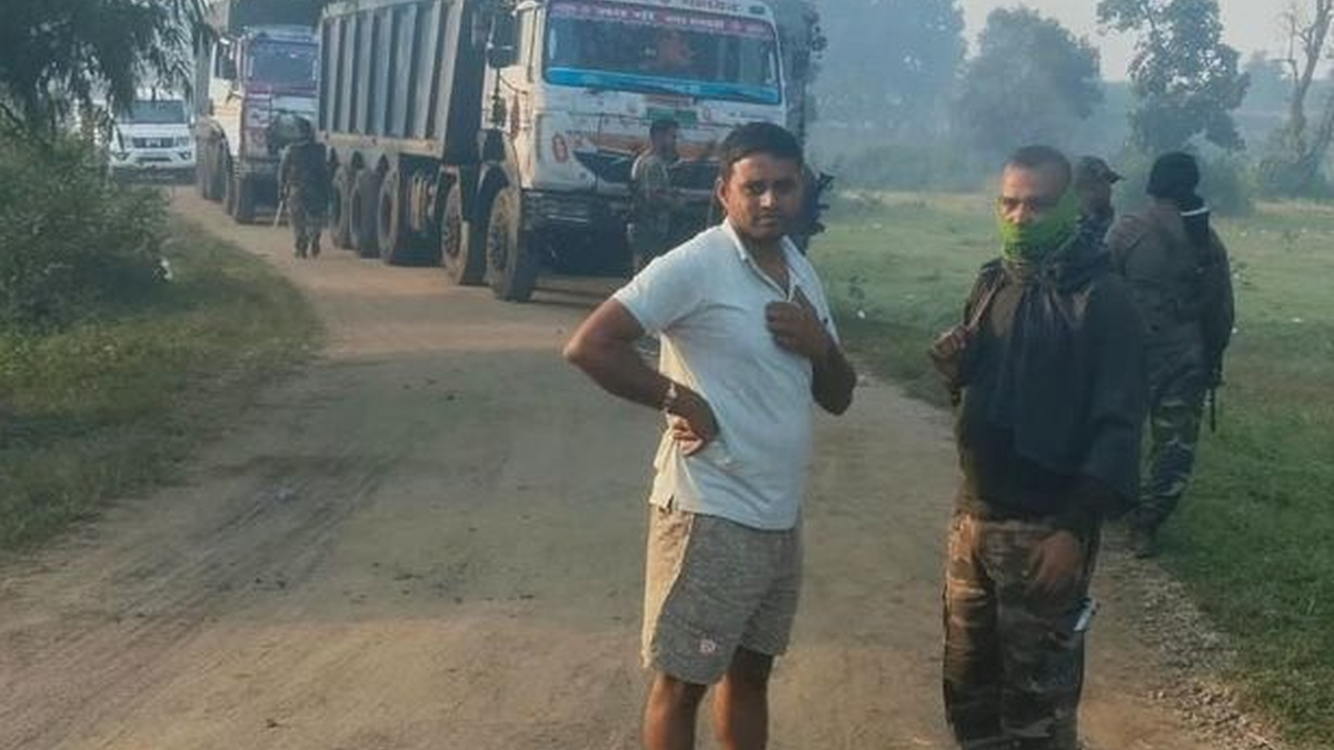 बालूमाथ में संयुक्त कार्रवाई के दौरान जब्त किए गए कोयला लदे हाइवा