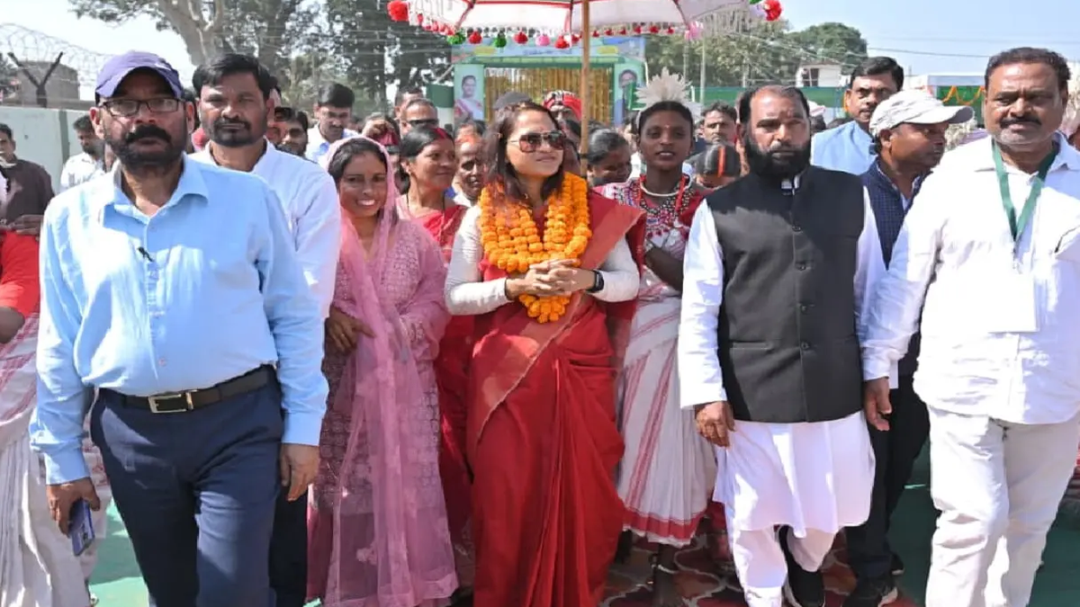 रांची के मांडर स्थित बूढ़ाखुखरा में कोल्ड स्टोरेज के उद्घाटन का कार्यक्रम