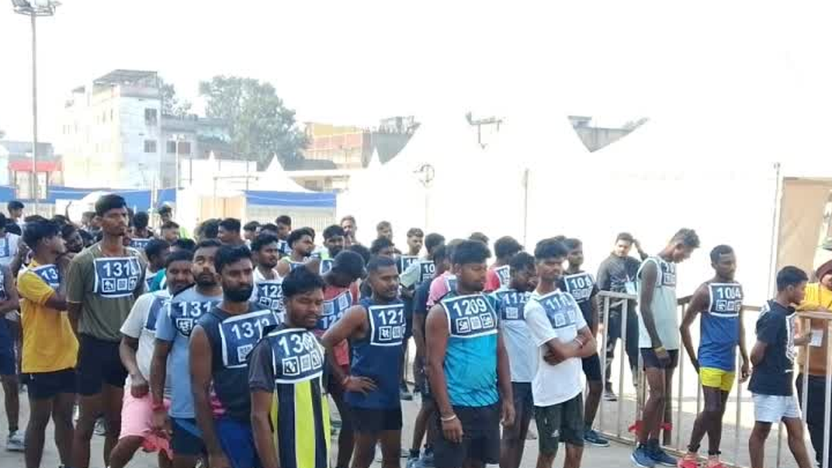 रामगढ़ के सिद्धू-कान्हू मैदान में होमगार्ड बहाली की शारीरिक दक्षता परीक्षा