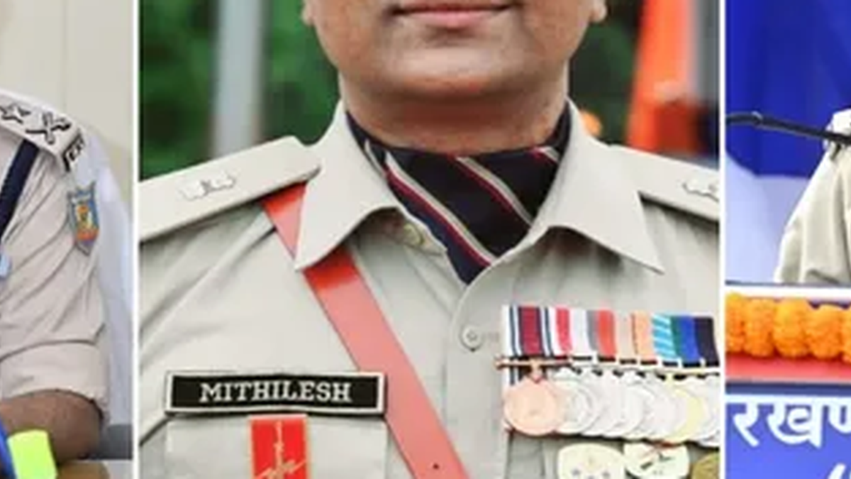 सारंडा अभियान में भूमिका के लिए सम्मानित झारखंड पुलिस के अधिकारी और जवान