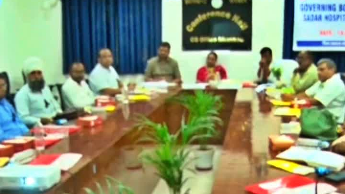 धनबाद सदर अस्पताल की क्षमता और चिकित्सा सुविधाओं के विस्तार पर हुई बैठक