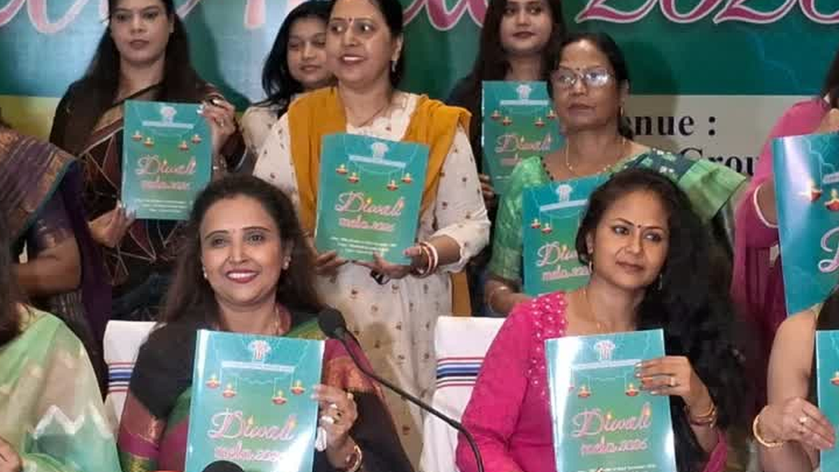 रांची के मोरहाबादी मैदान में आयोजित होने वाले जेसोवा दिवाली मेले का पोस्टर विमोचन