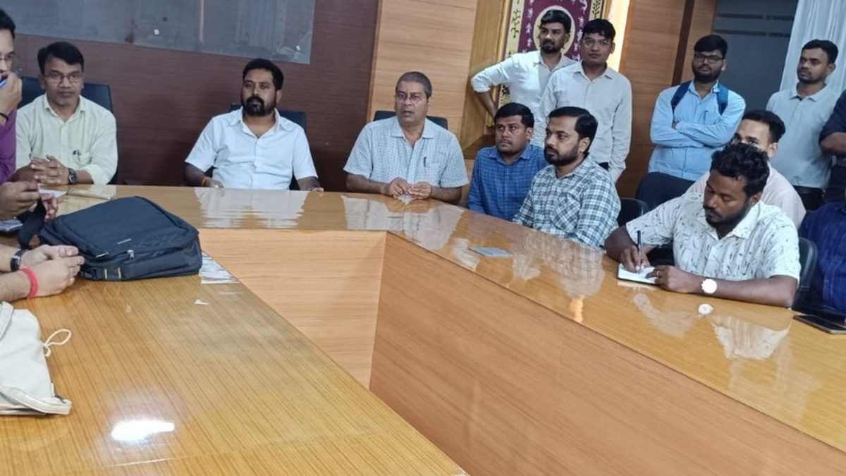 पोटका विधायक संजीव सरदार और स्वर्णरेखा परियोजना के इंजीनियरों से जुड़ा विवाद