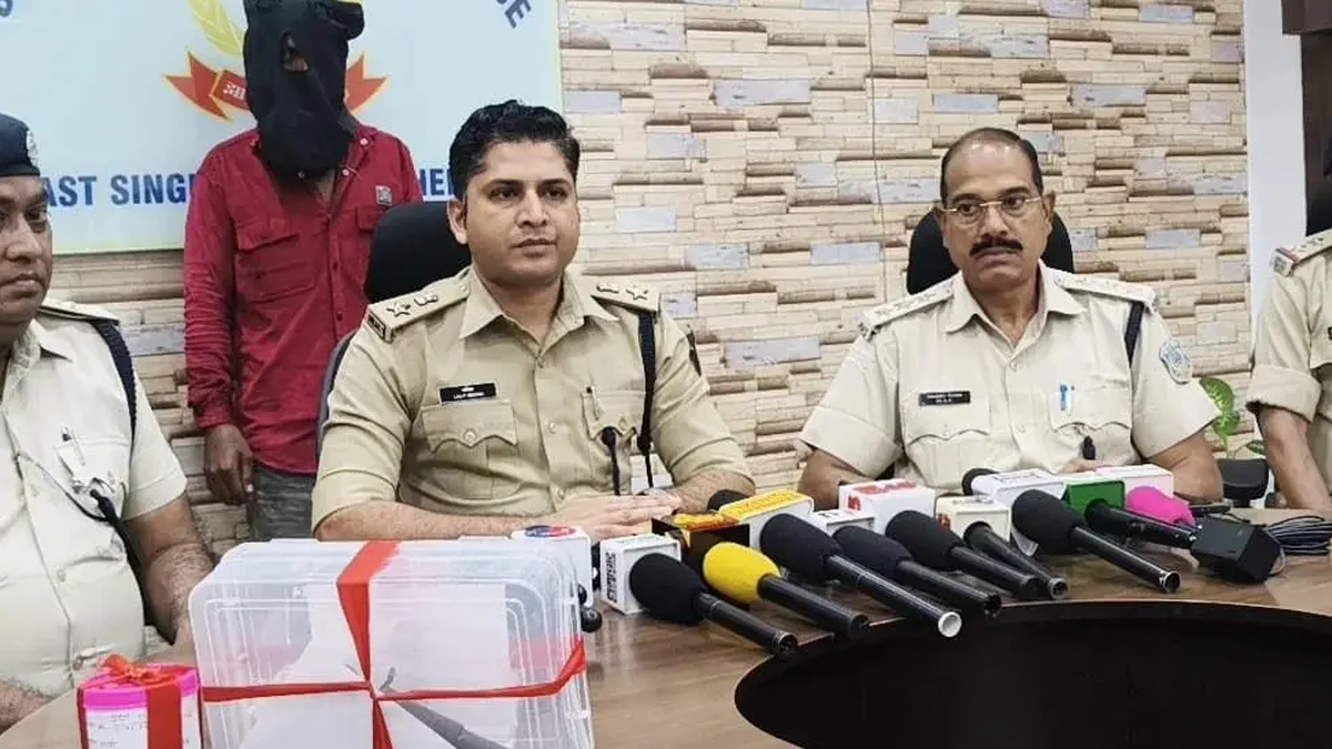 जमशेदपुर के बर्मामाइंस रेलवे कंटेनर यार्ड के पास पुलिस की कार्रवाई