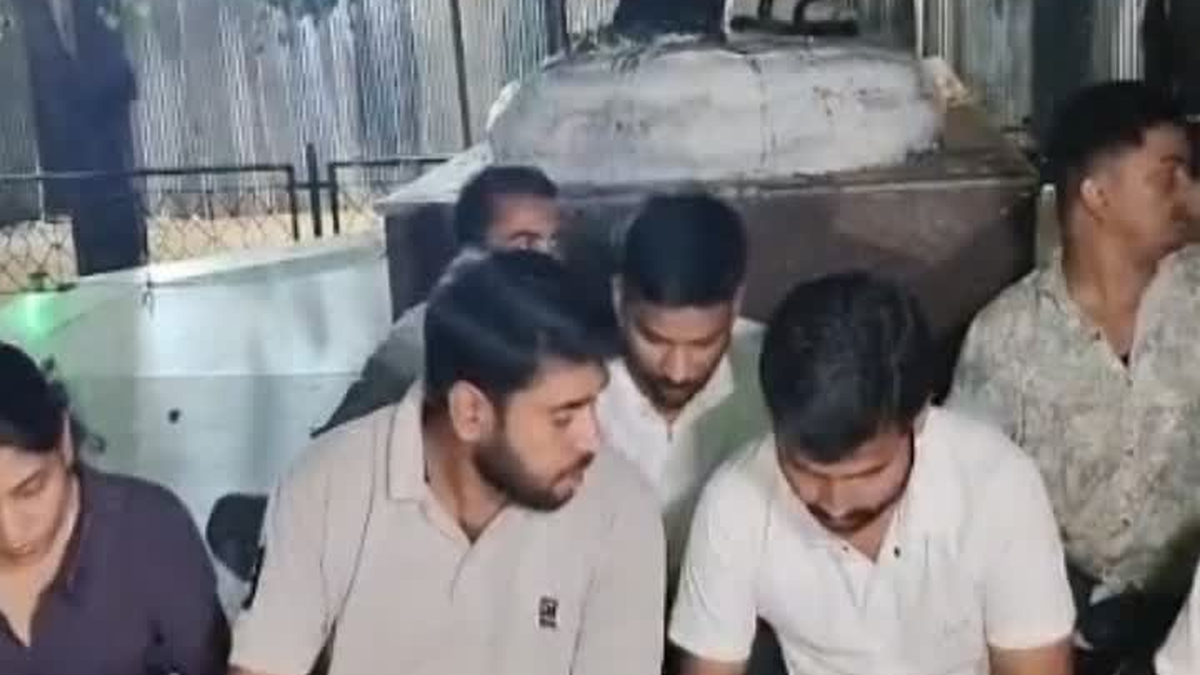 रांची में परीक्षा व्यवस्था और अभ्यर्थियों के मुद्दे पर अपनी मांग रखते मंच के प्रतिनिधि
