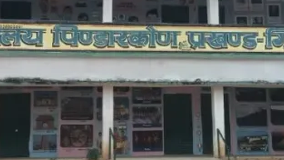 चतरा के गिद्धौर प्रखंड के सरकारी विद्यालय में प्रस्तावित चारदीवारी निर्माण