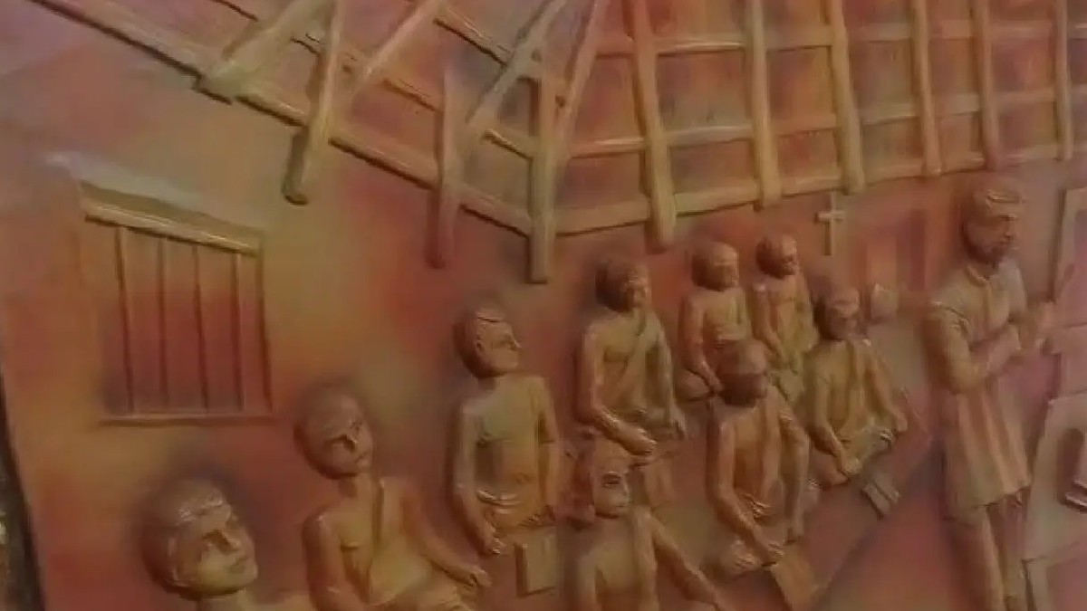 उलिहातू संग्रहालय के लिए तैयार बिरसा मुंडा के जीवन पर आधारित म्यूरल कलाकृति
