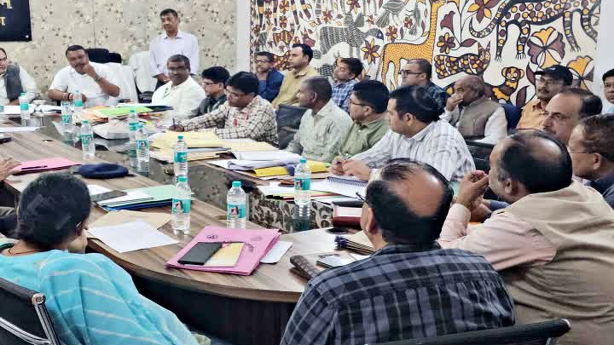 हजारीबाग में झारखंड विधानसभा की लोक लेखा समिति की वित्तीय समीक्षा बैठक