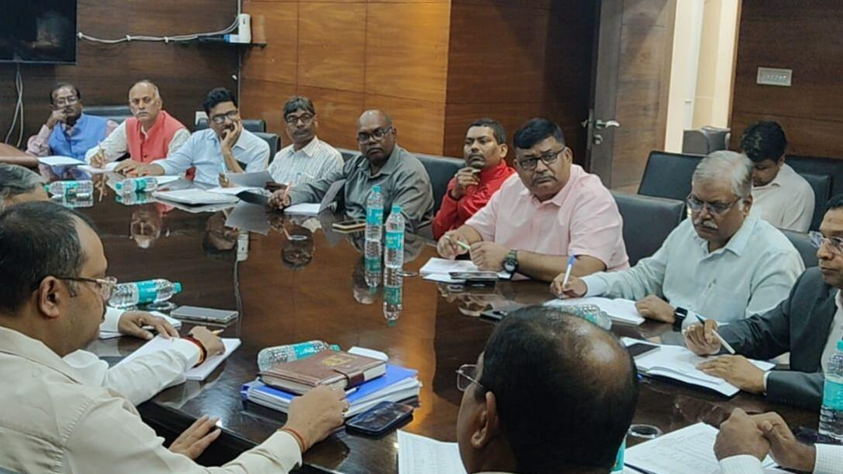 रांची में मतदाता सूची के विशेष गहन पुनरीक्षण की प्रगति पर आयोजित बैठक