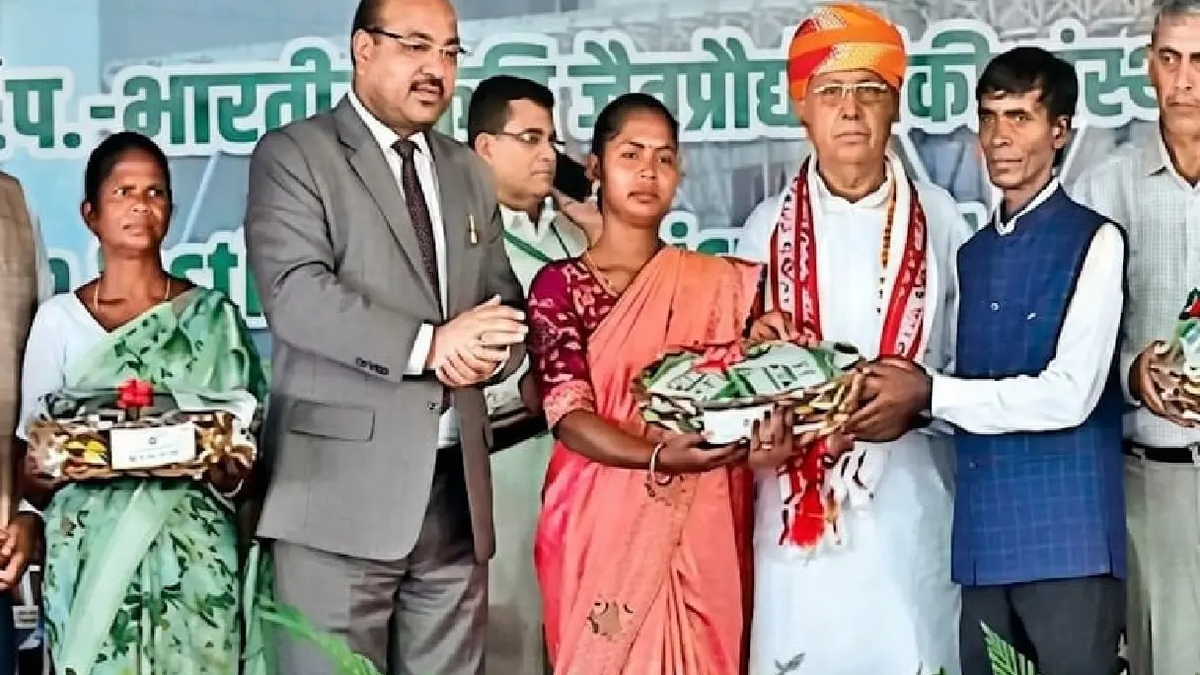 रांची के गढ़खटंगा में आयोजित प्री-रबी किसान गोष्ठी में उपस्थित किसान