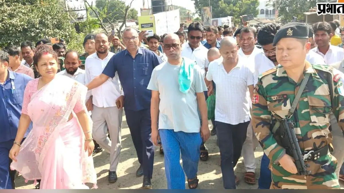कसमार दौरे के दौरान मुख्यमंत्री हेमंत सोरेन और विधायक कल्पना सोरेन
