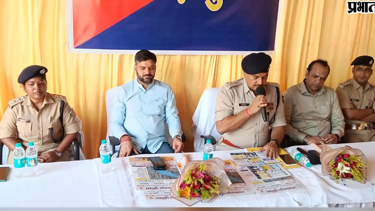 जामताड़ा थाना परिसर में बीट पुलिसिंग व्यवस्था के शुभारंभ का कार्यक्रम