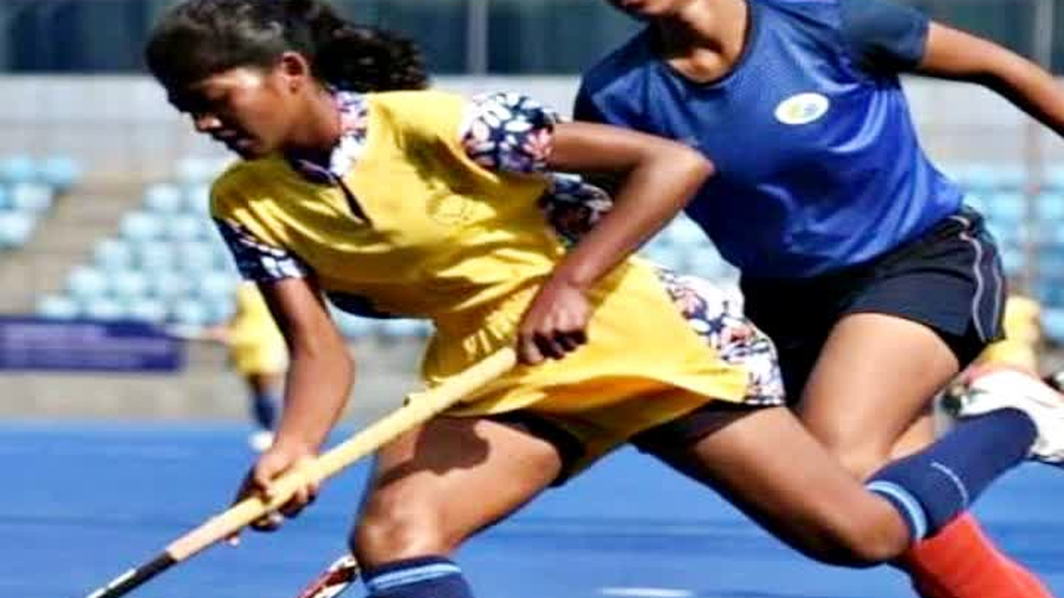 नेहरू गर्ल्स हॉकी टूर्नामेंट में खेलती सिमडेगा की अंडर-17 टीम