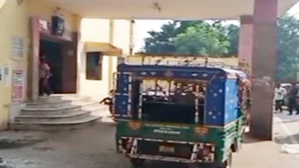 देवघर स्थित ऐतिहासिक बैद्यनाथधाम रेलवे स्टेशन का दृश्य