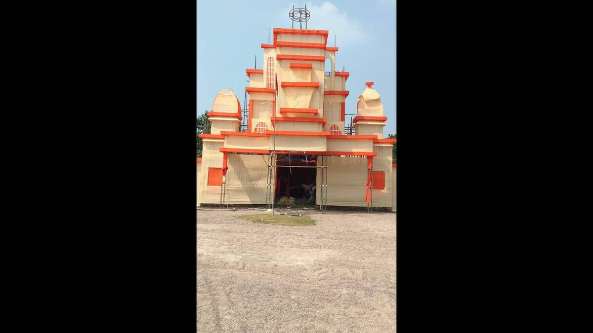 राजनगर में दुर्गापूजा के लिए तैयार किया जा रहा पूजा पंडाल