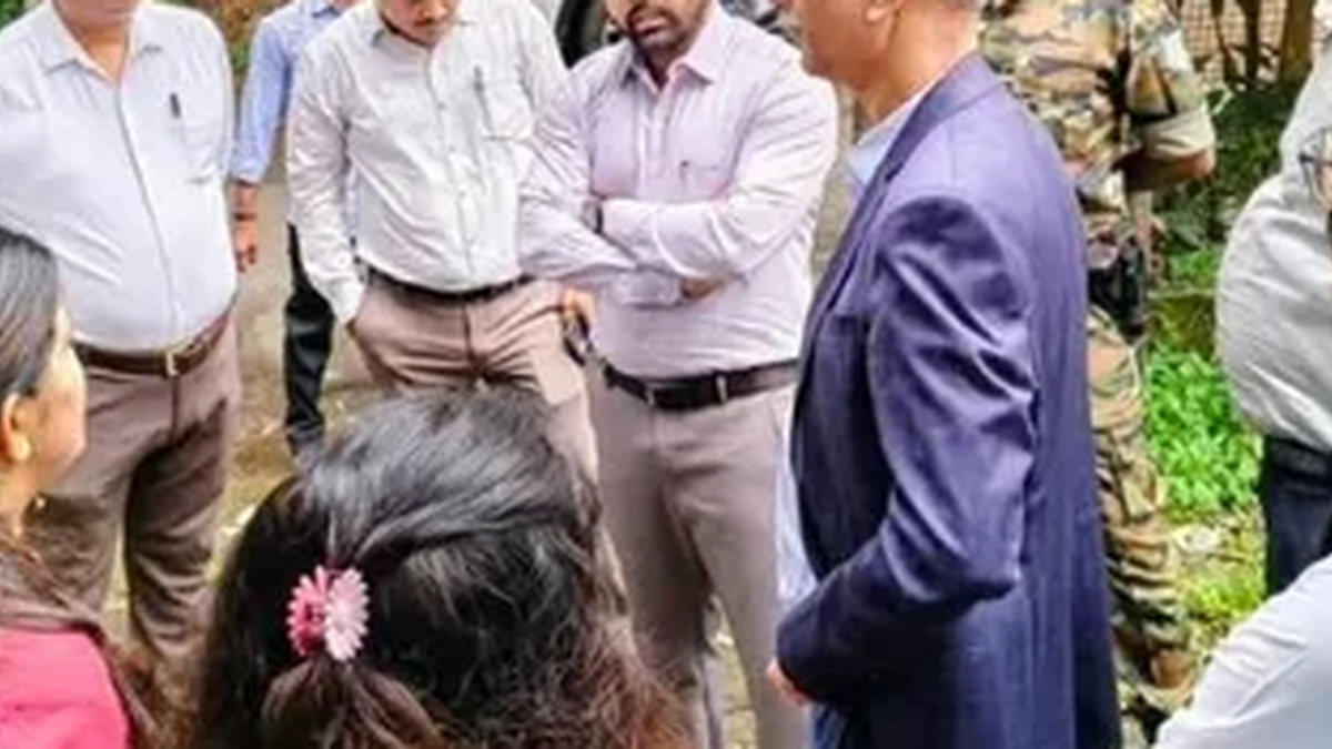 धनबाद में प्रस्तावित स्किल ट्रेनिंग और टेक्सटाइल सेंटर के लिए स्थल निरीक्षण