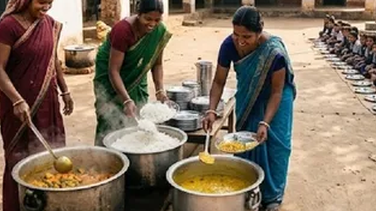 भवनाथपुर के सरकारी विद्यालय में विद्यार्थियों के लिए मध्याह्न भोजन की व्यवस्था