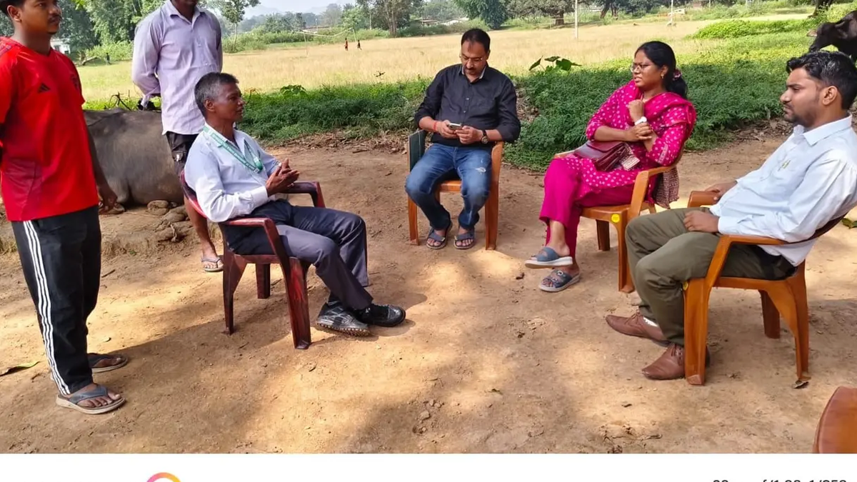 गुमला में कृषि यंत्रीकरण योजना के तहत दिया गया ट्रैक्टर वापस लेने का मामला