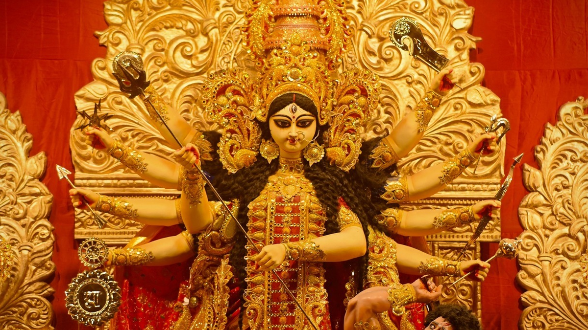 रांची में दुर्गा पूजा की सुरक्षा और यातायात व्यवस्था की समीक्षा करते अधिकारी