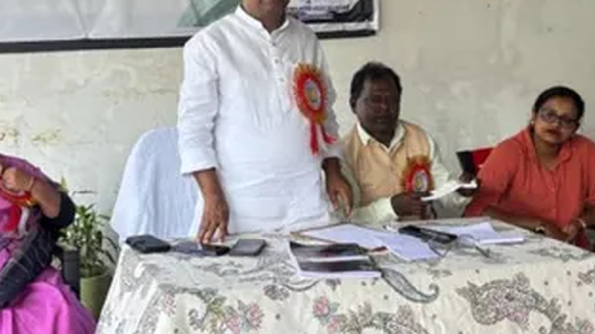 रांची के मोरहाबादी में आदिवासी लोकतांत्रिक अधिकार मोर्चा की बैठक में शामिल प्रतिनिधि