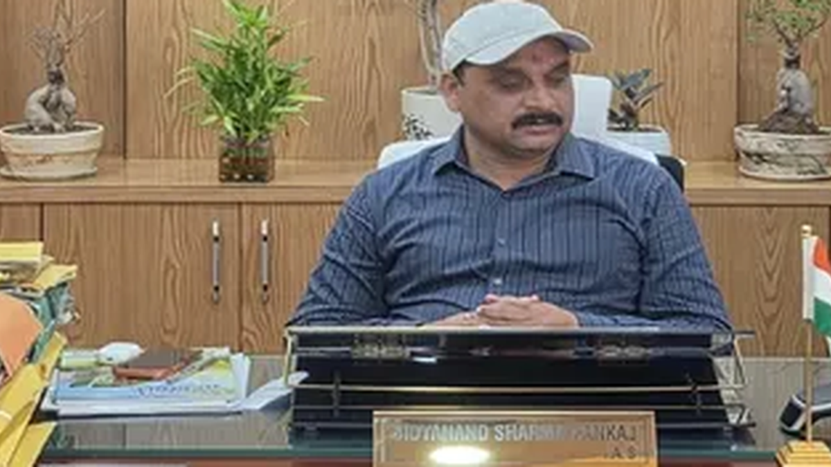 रांची में कृषि योजनाओं की समीक्षा करते विभागीय अधिकारी