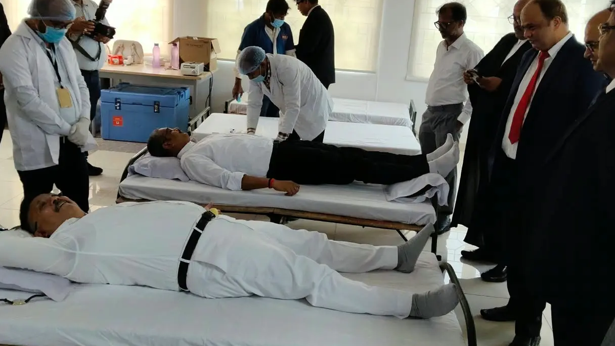 रांची के झारखंड हाईकोर्ट परिसर में आयोजित मेगा रक्तदान शिविर