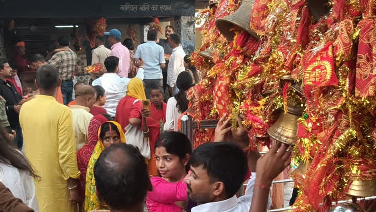 महाअष्टमी पर रजरप्पा के मां छिन्नमस्तिका मंदिर में दर्शन के लिए पहुंचे श्रद्धालु