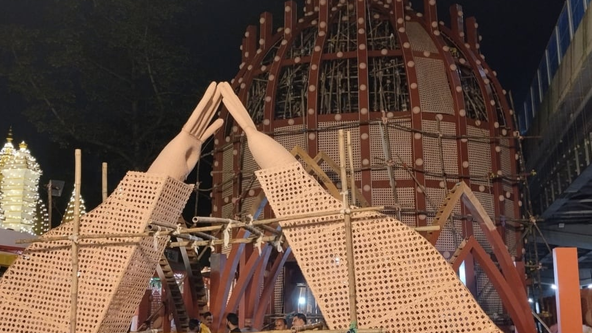 रांची के रातू रोड में निर्माणाधीन आरआर स्पोर्टिंग क्लब का दुर्गा पूजा पंडाल
