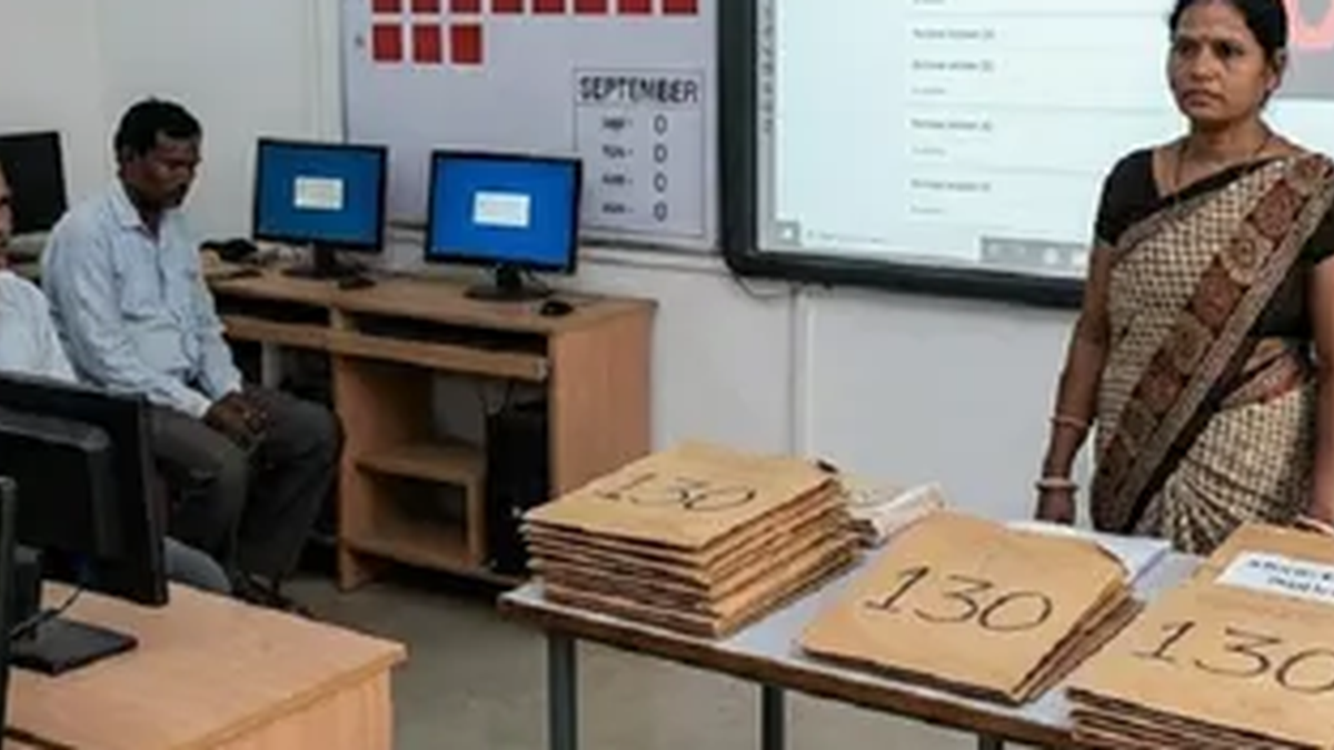 चतरा के सरकारी विद्यालयों में आईसीटी लैब और स्मार्ट क्लास के उपयोग की समीक्षा