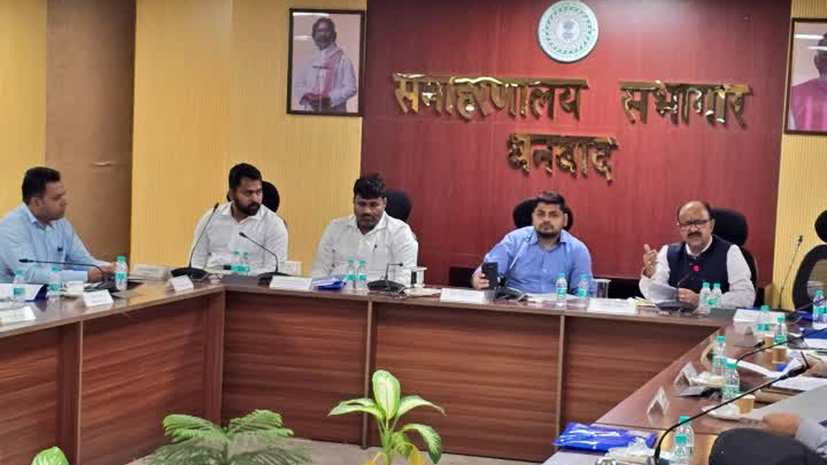 धनबाद में बेलगड़िया टाउनशिप के विकास और पुनर्वास योजनाओं पर आयोजित जेआरडीए की बैठक