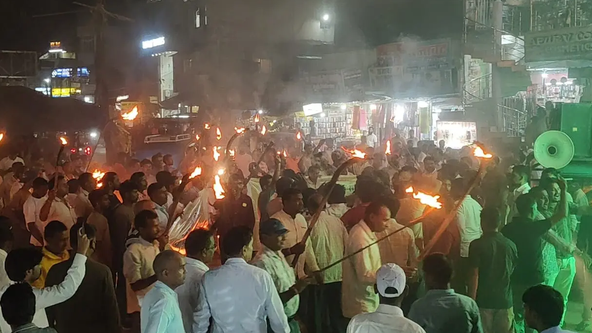 गुमला में ओबीसी अधिकारों की मांग को लेकर निकाला गया मशाल जुलूस