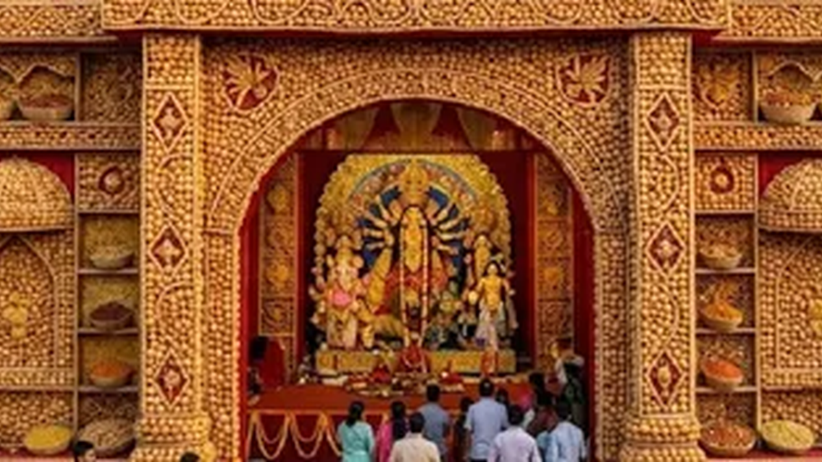 रांची के हिनू में गोलगप्पे और चनाचूर की थीम पर तैयार किया जा रहा दुर्गा पूजा पंडाल
